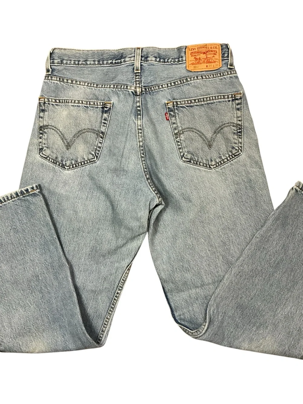 Vintage Levi’s 550 relaxed fit medium/light wash straight leg jeans 33 x 30